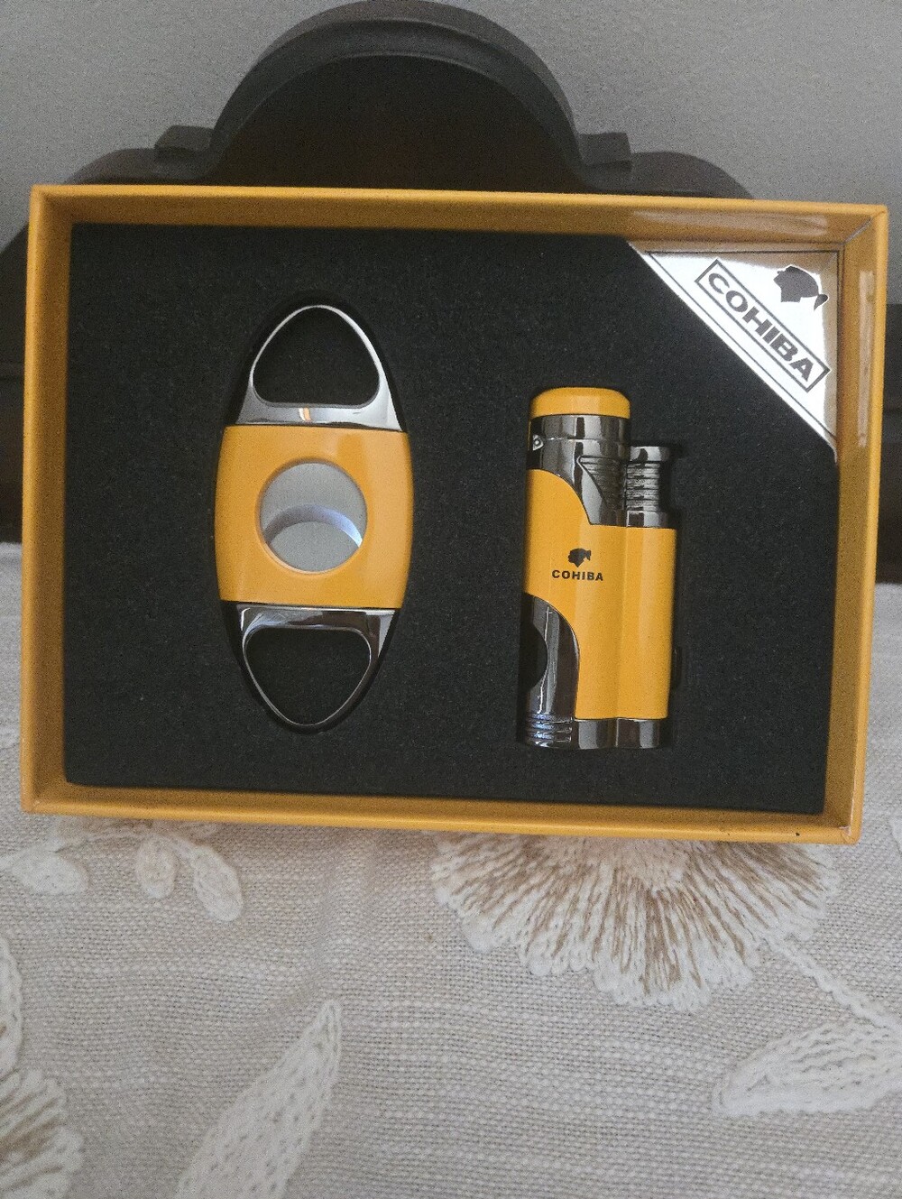 NWOT Cohiba  lighter with cutter set – yellow